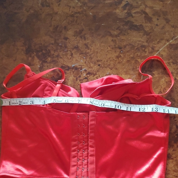 Elegant Red Satin Bow Bustier - Picture 3 of 5